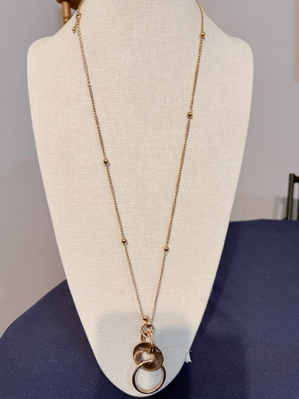 Vintage Gold Tone Circle Pendant Necklace 34”